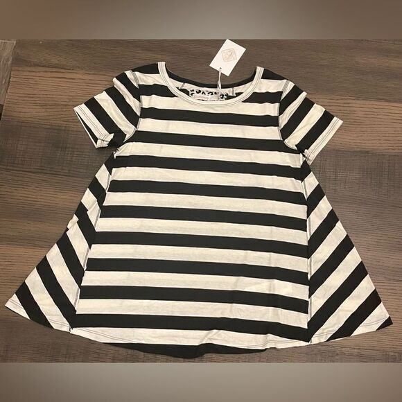 Eluminary Airy Black and White Stripe Top - Picture 1 of 8